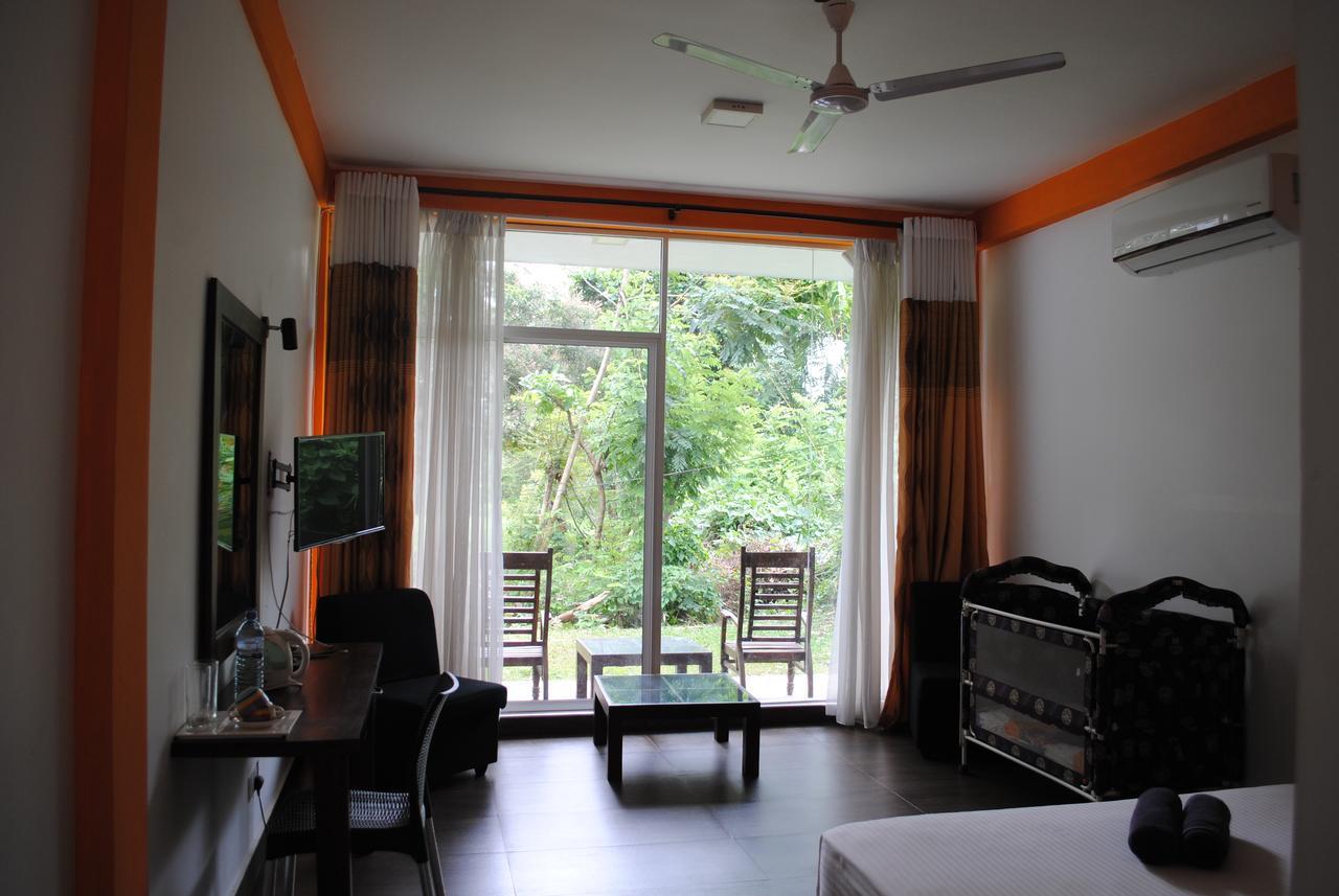 Bridge Hotel Negombo Kimbulapitiya Eksteriør billede